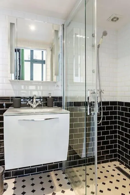 Casa Blanca Apartment Paris France