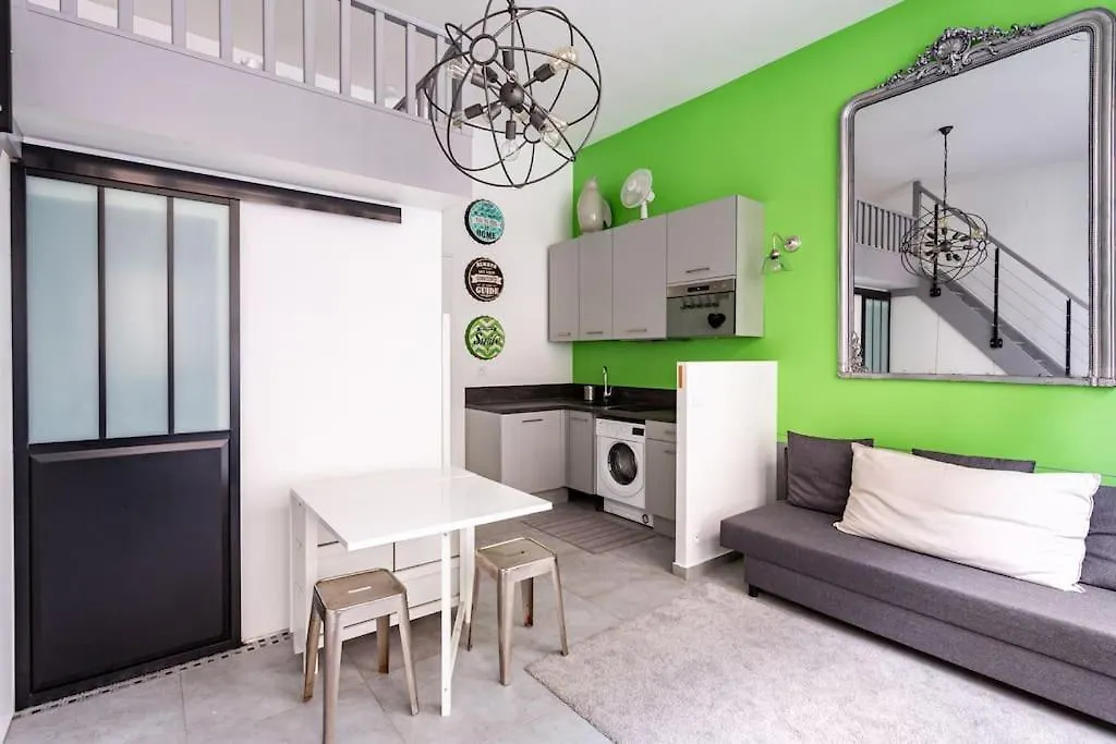 Casa Blanca Apartment Paris 0*,  France